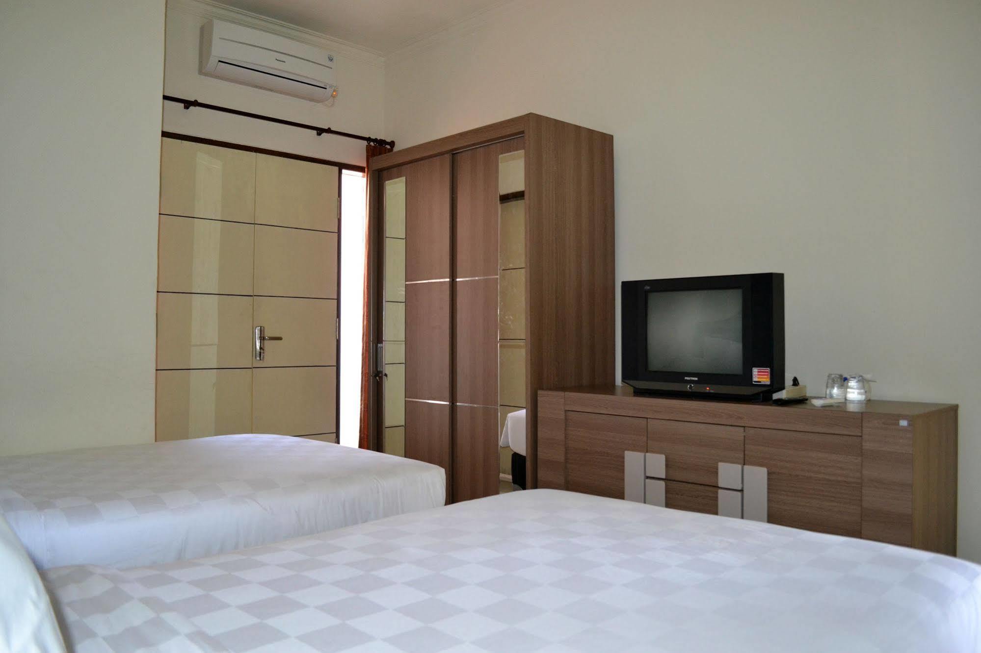 Ivanka Airport Inn Кута Экстерьер фото