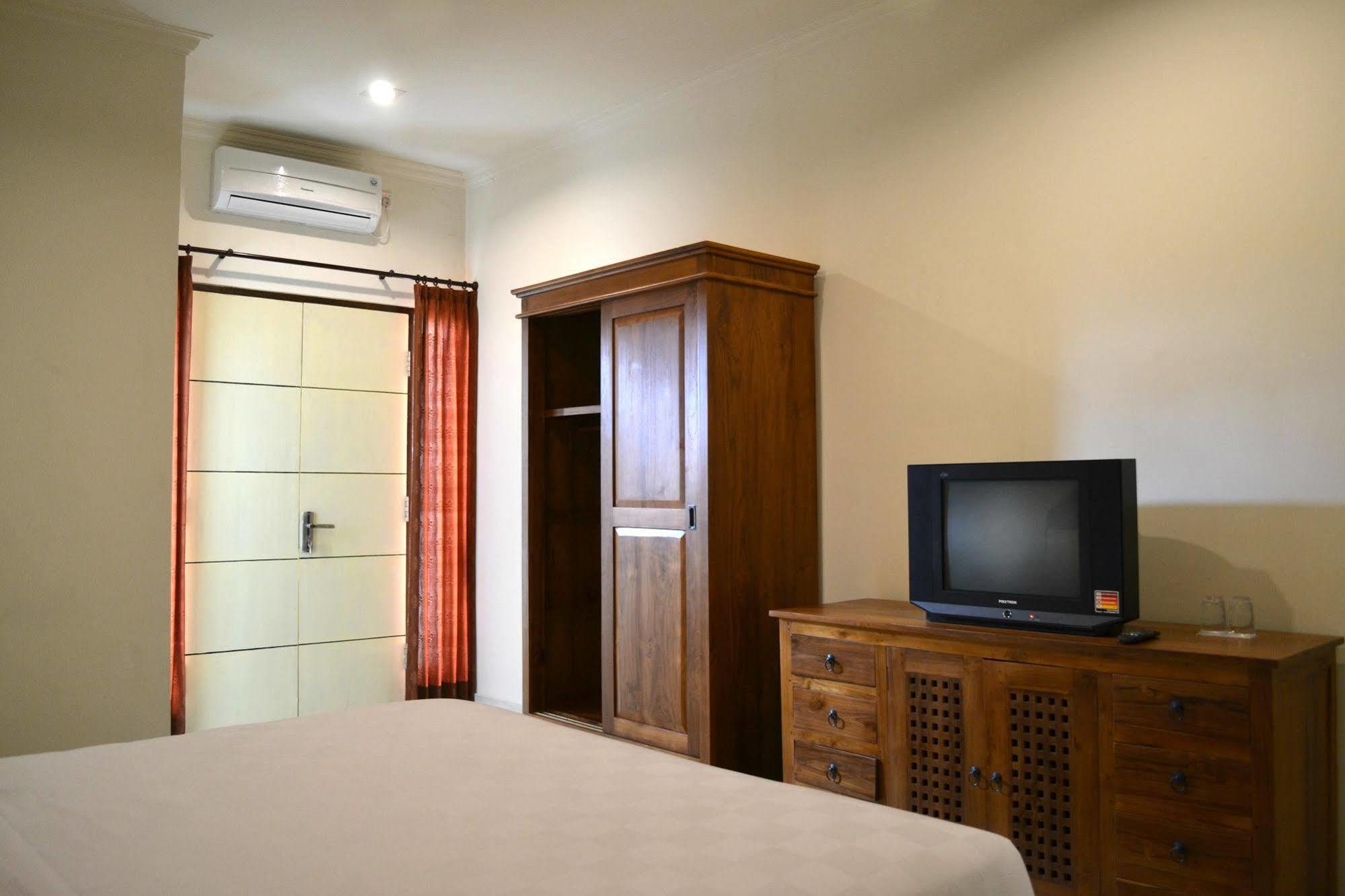 Ivanka Airport Inn Кута Экстерьер фото
